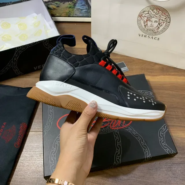 Versace Chain Reaction Sneakers noires semelle rouge Motif Greca Key Chunky 5