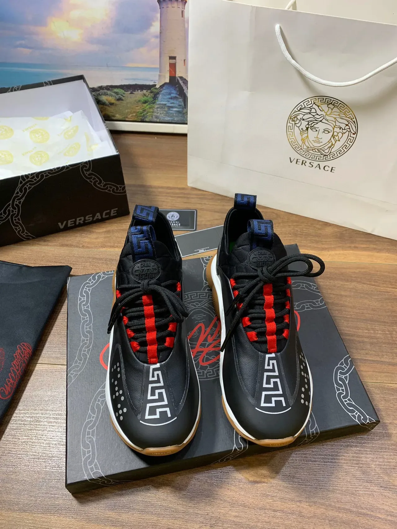 Versace Chain Reaction Sneakers noires semelle rouge Motif Greca Key Chunky 8