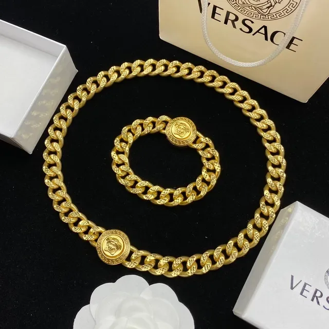 Colar Versace Chain Reaction Medusa Curb Chain de Ouro 4