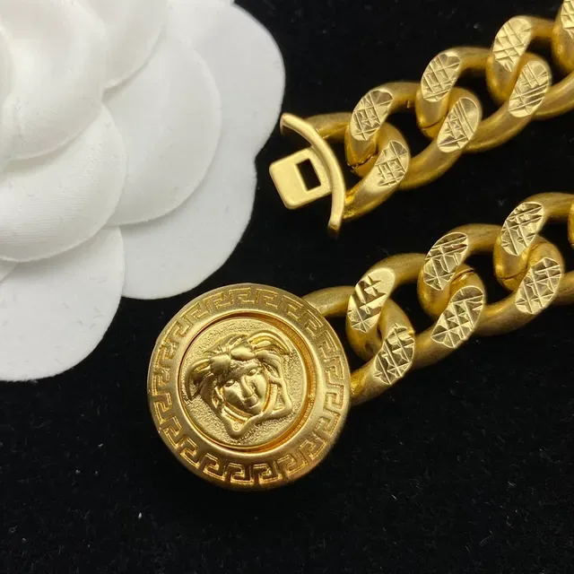 Colar Versace Chain Reaction Medusa Curb Chain de Ouro 6
