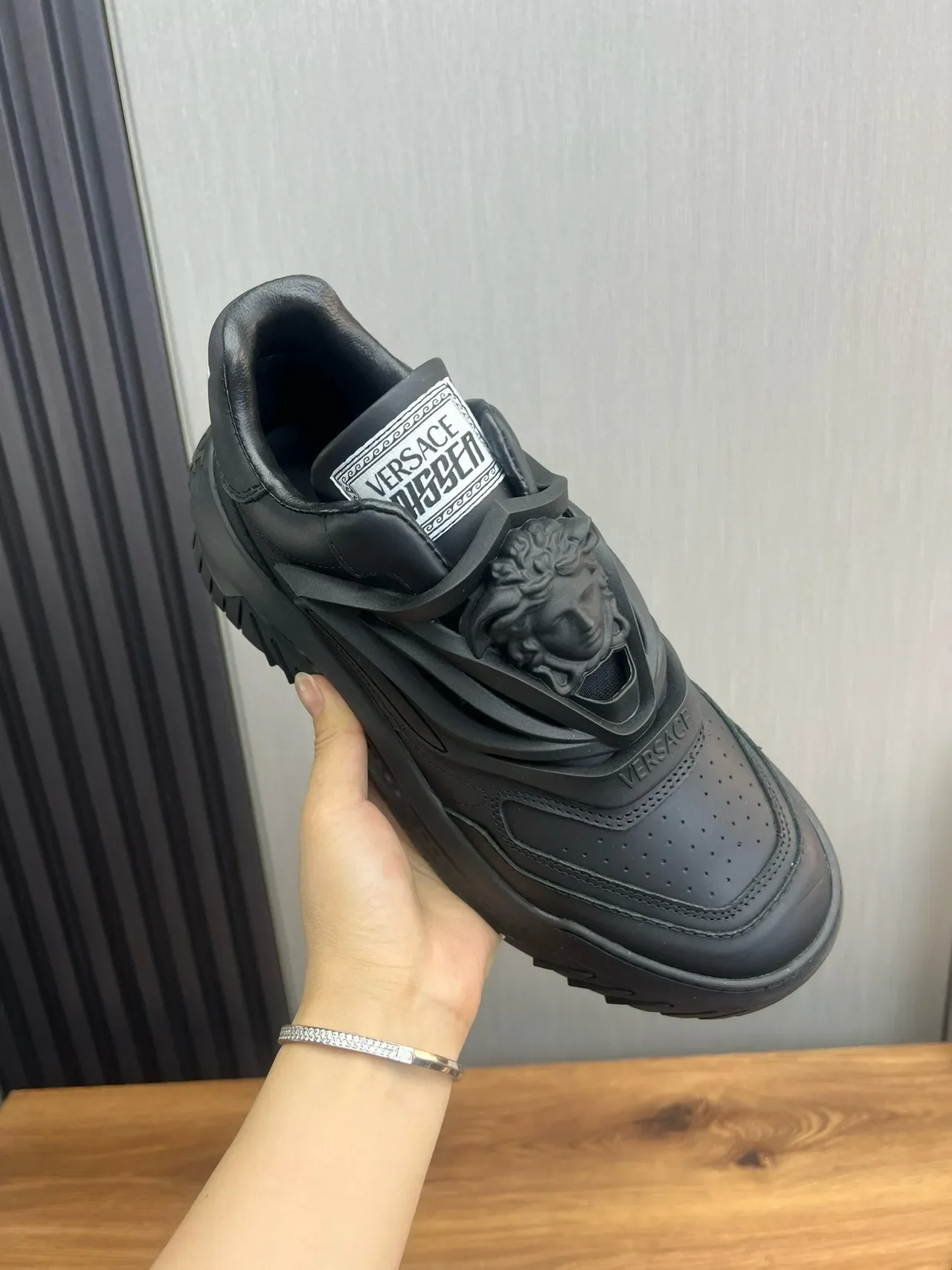 Versace Chain Reaction أسود ثنائي اللون نمط الحياة حذاء رياضي 4
