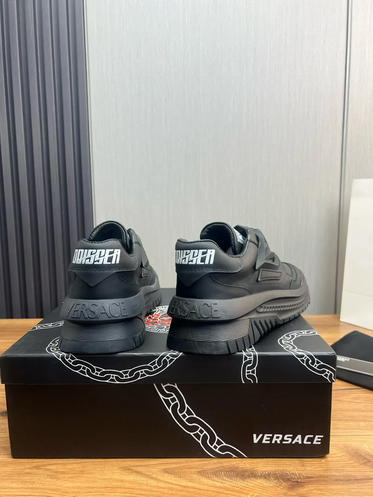 Versace Chain Reaction أسود ثنائي اللون نمط الحياة حذاء رياضي 5