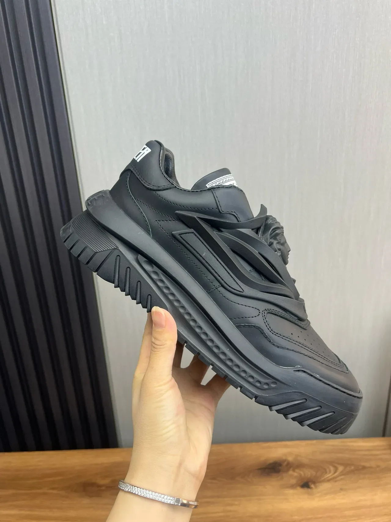 Versace Chain Reaction أسود ثنائي اللون نمط الحياة حذاء رياضي 7