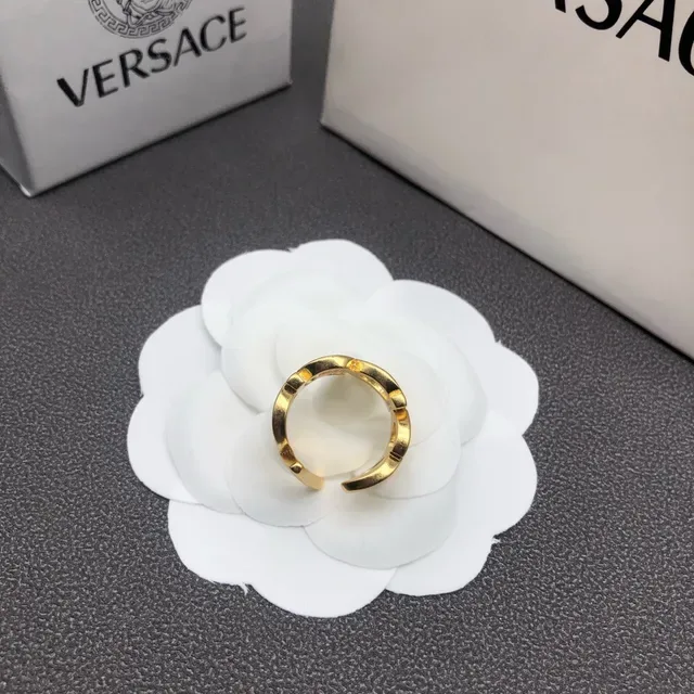 Versace 黄金 字母图案 抛光金属戒指 3