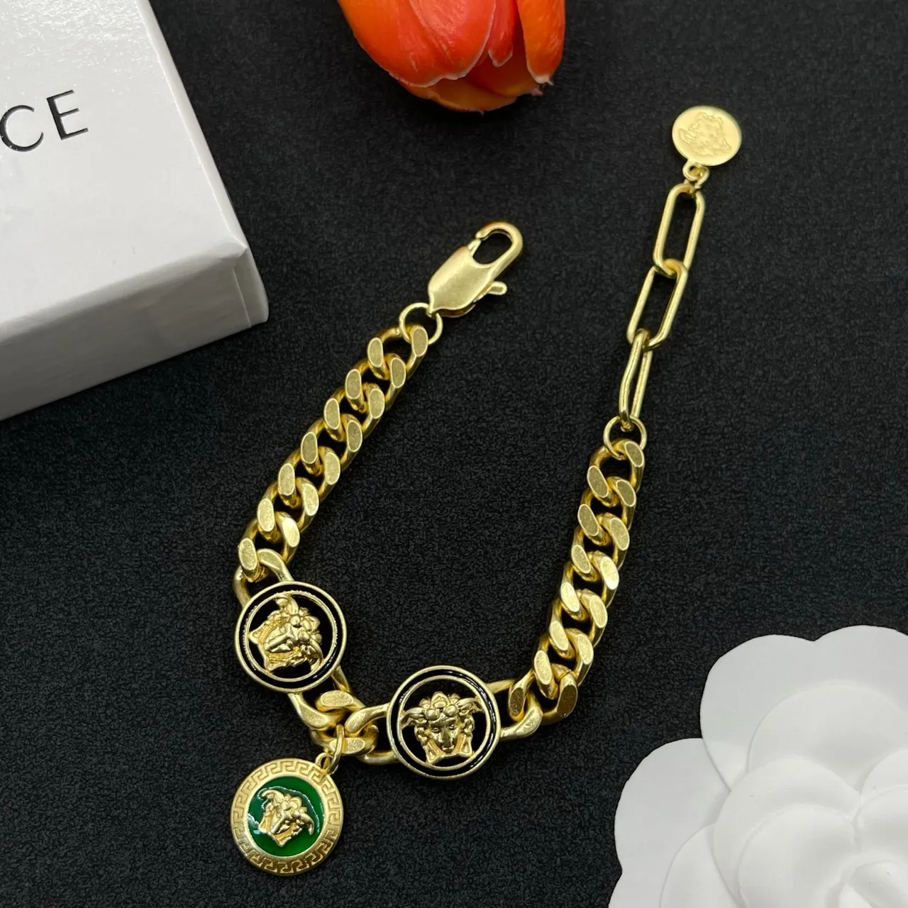 Bracelet Versace Chaîne Curb Verte Émaillée Charms Médusa 2
