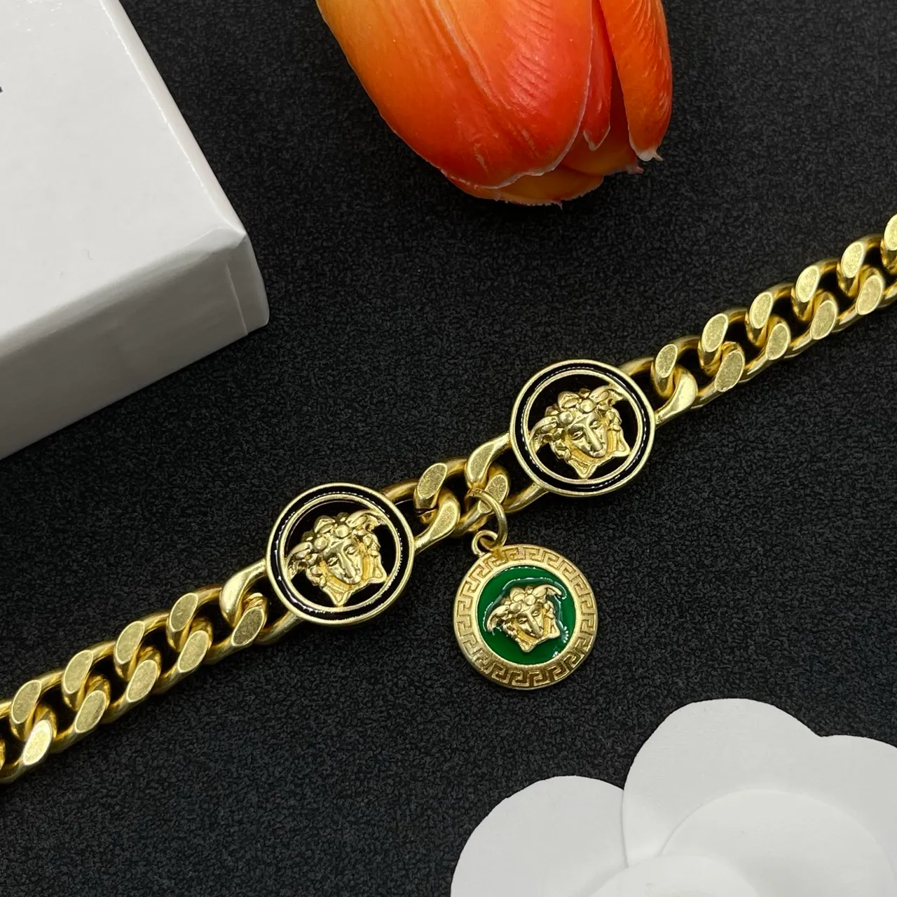 Bracelet Versace Chaîne Curb Verte Émaillée Charms Médusa 3