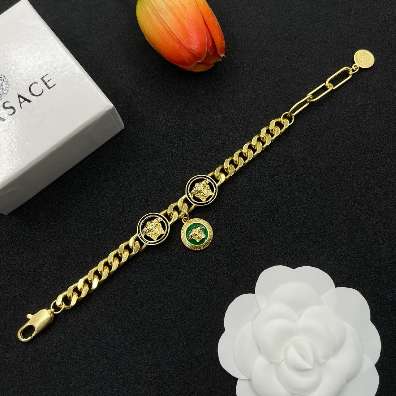 Bracelet Versace Chaîne Curb Verte Émaillée Charms Médusa 4