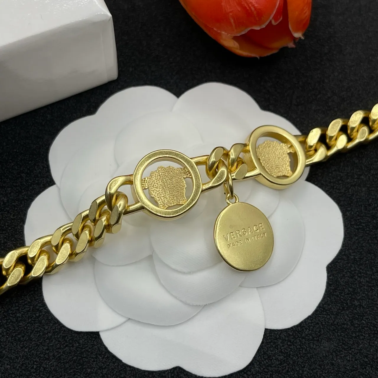 Bracelet Versace Chaîne Curb Verte Émaillée Charms Médusa 5