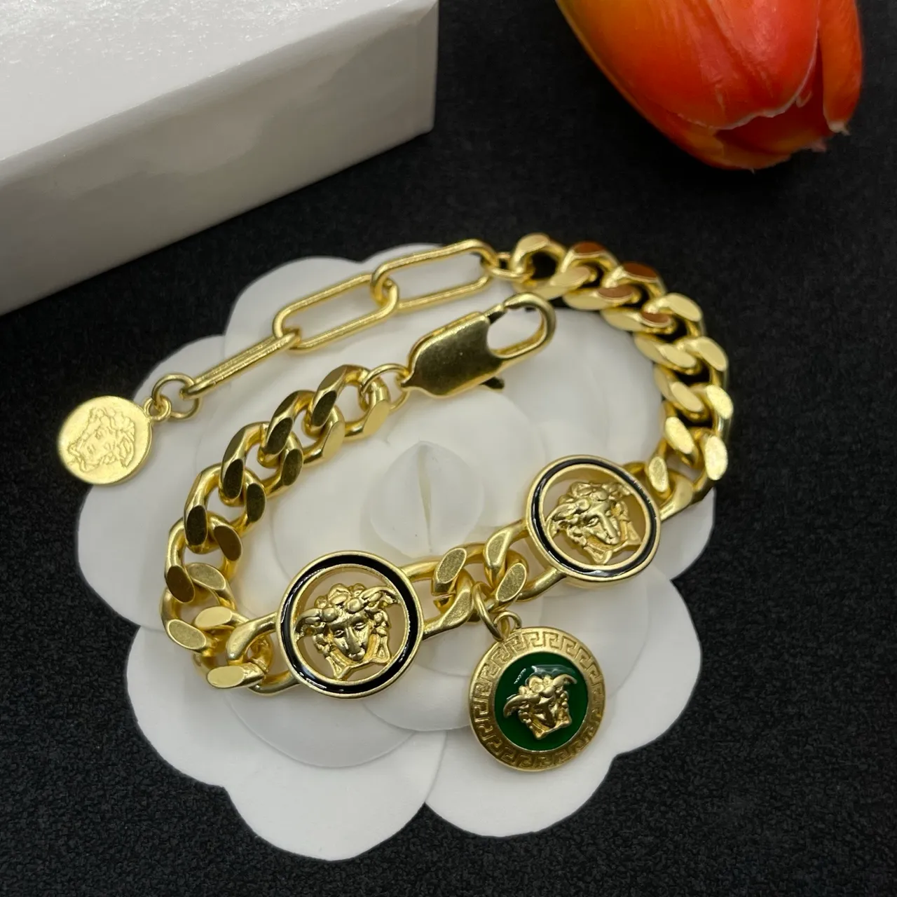 Bracelet Versace Chaîne Curb Verte Émaillée Charms Médusa 6