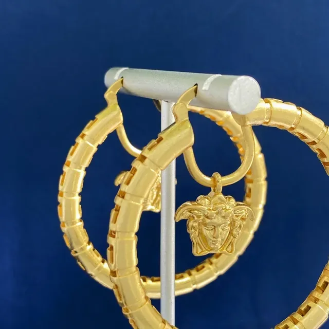 Versace Greca Odissea रأس ميدوسا حلقات أذن ذهبية 7
