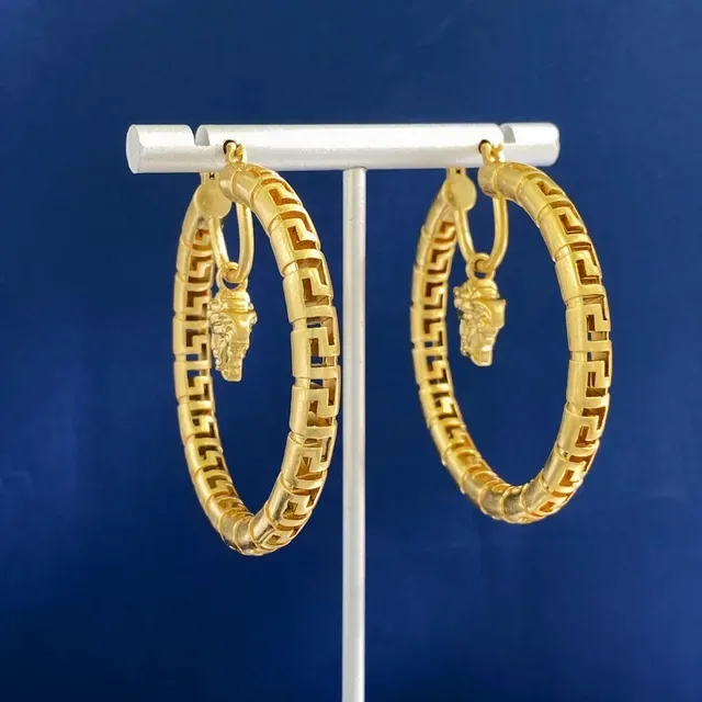 Versace Greca Odissea रأس ميدوسا حلقات أذن ذهبية 8