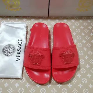 Versace Greca Odissea लाल मोल्डेड रबर स्लिपर्स