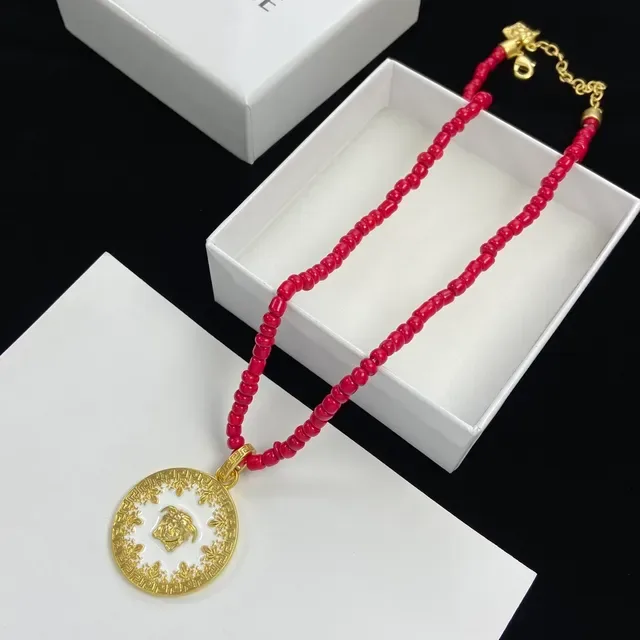 Versace Medusa Coin Bleu et Rouge Chaîne à perles Pendentif circulaire Collier 5