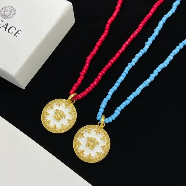 Versace Medusa Coin Bleu et Rouge Chaîne à perles Pendentif circulaire Collier 6