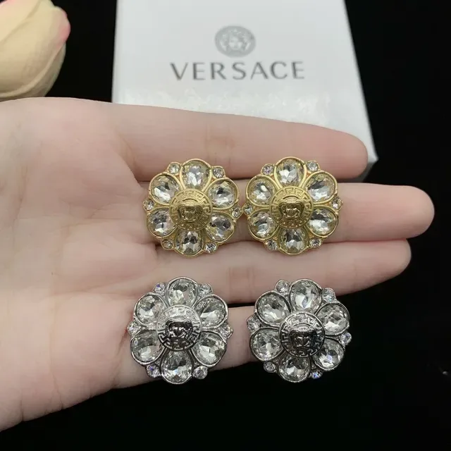 Broche Versace Medusa Floral en or et argent en forme de fleur avec cristaux 6