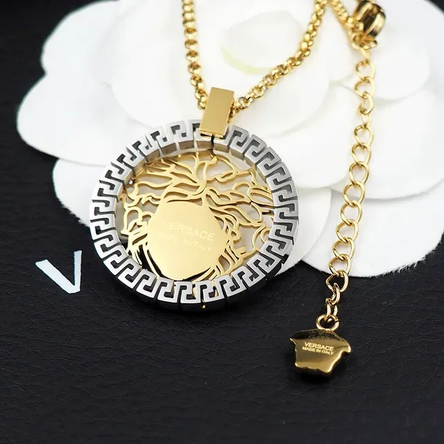 قلادة Versace Medusa ذهب فضة رأس مفتوح إطار مفتاح يوناني 4