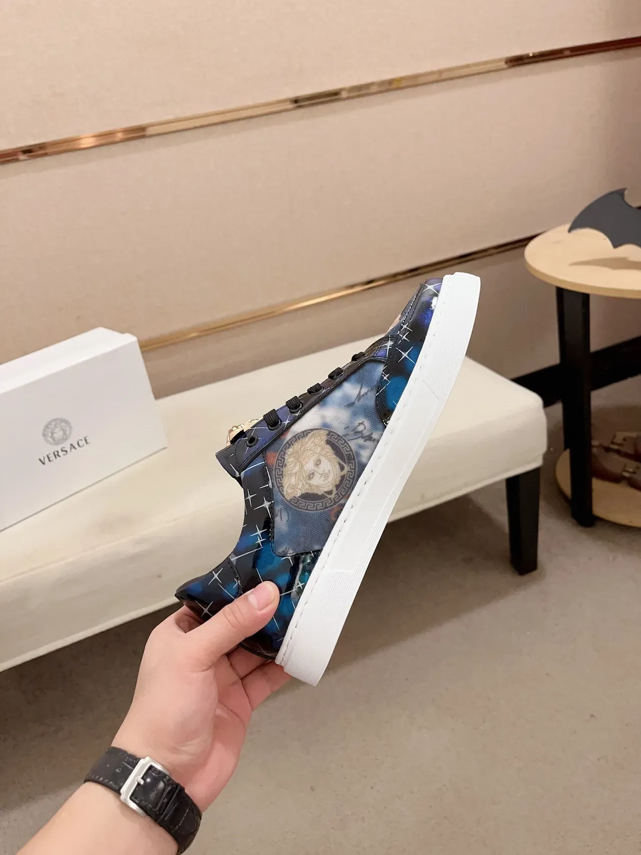 Versace Bleu Marine Doré Brillant Imprimé Partie Supérieure Médusa Motif Lifestyle Sneakers 5