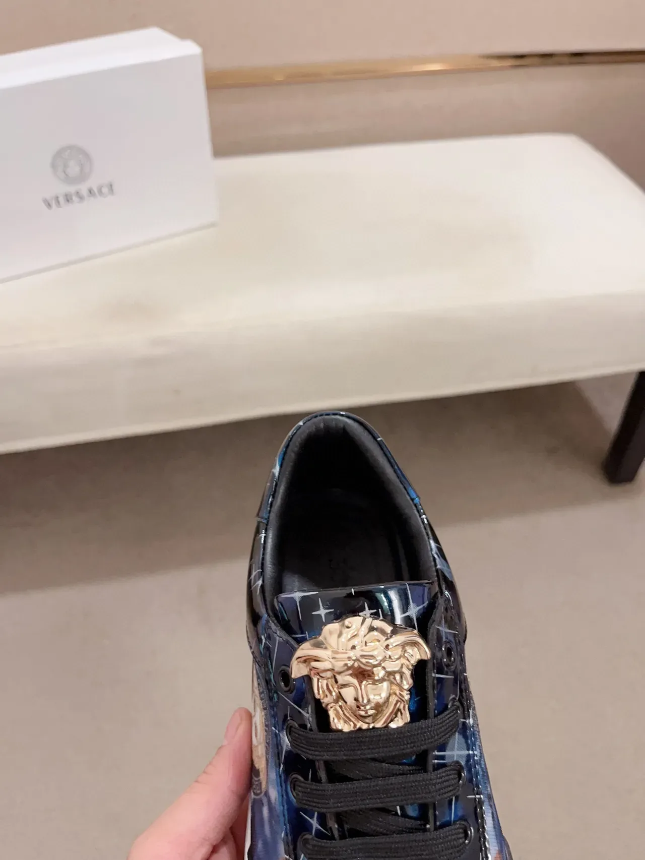 Versace Bleu Marine Doré Brillant Imprimé Partie Supérieure Médusa Motif Lifestyle Sneakers 6