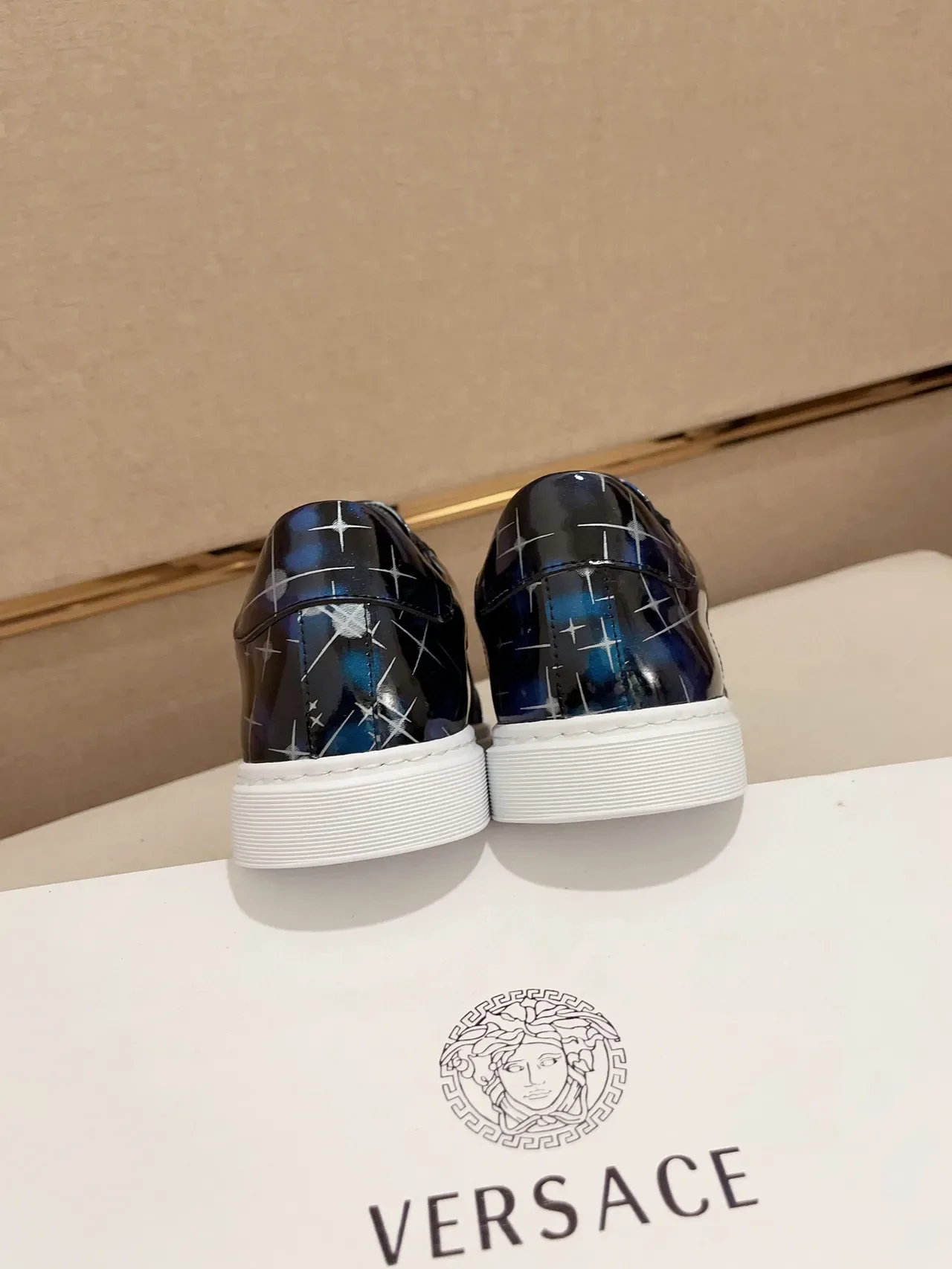 Versace Bleu Marine Doré Brillant Imprimé Partie Supérieure Médusa Motif Lifestyle Sneakers 8