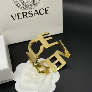 Versace Odissea 粗体字母 金色调 手镯