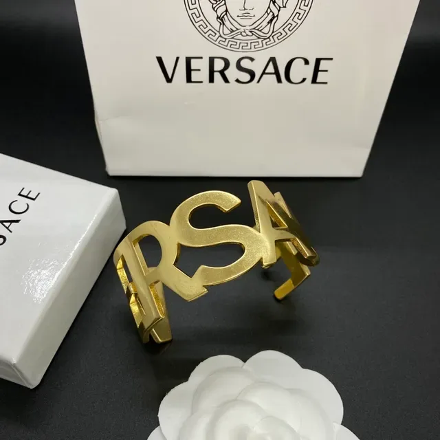 Bracelet Versace Odissea Bold Lettering Doré 4