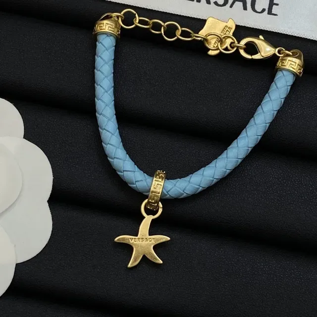 Versace Pulseira de Couro Trançado Rosa Azul com Charme Medusa Dourado 2