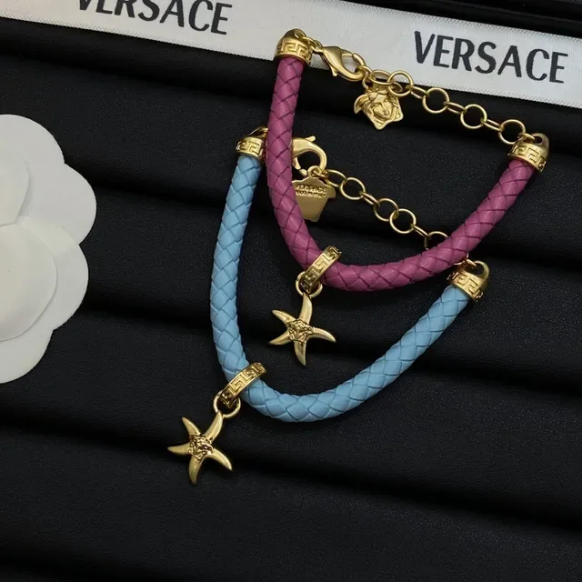 Versace Pulseira de Couro Trançado Rosa Azul com Charme Medusa Dourado 6