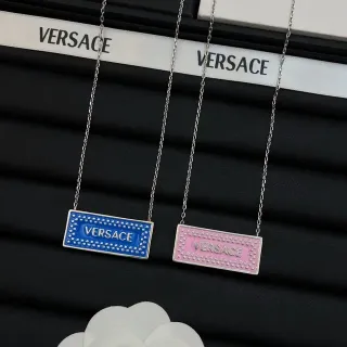 Collar Versace Placa Azul y Rosa Rectangular de Esmalte con Borde Tachonado
