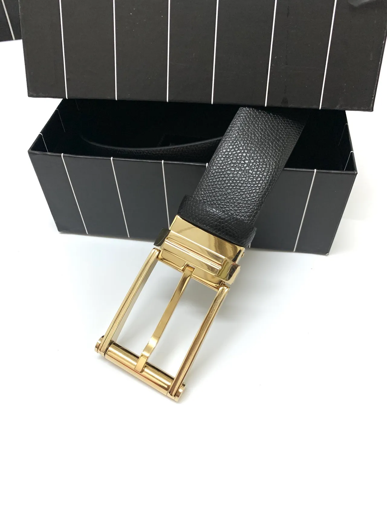 Ermenegildo Zegna Ceinture en cuir noire dorée texturée grainée polie rectangulaire avec boucle 2