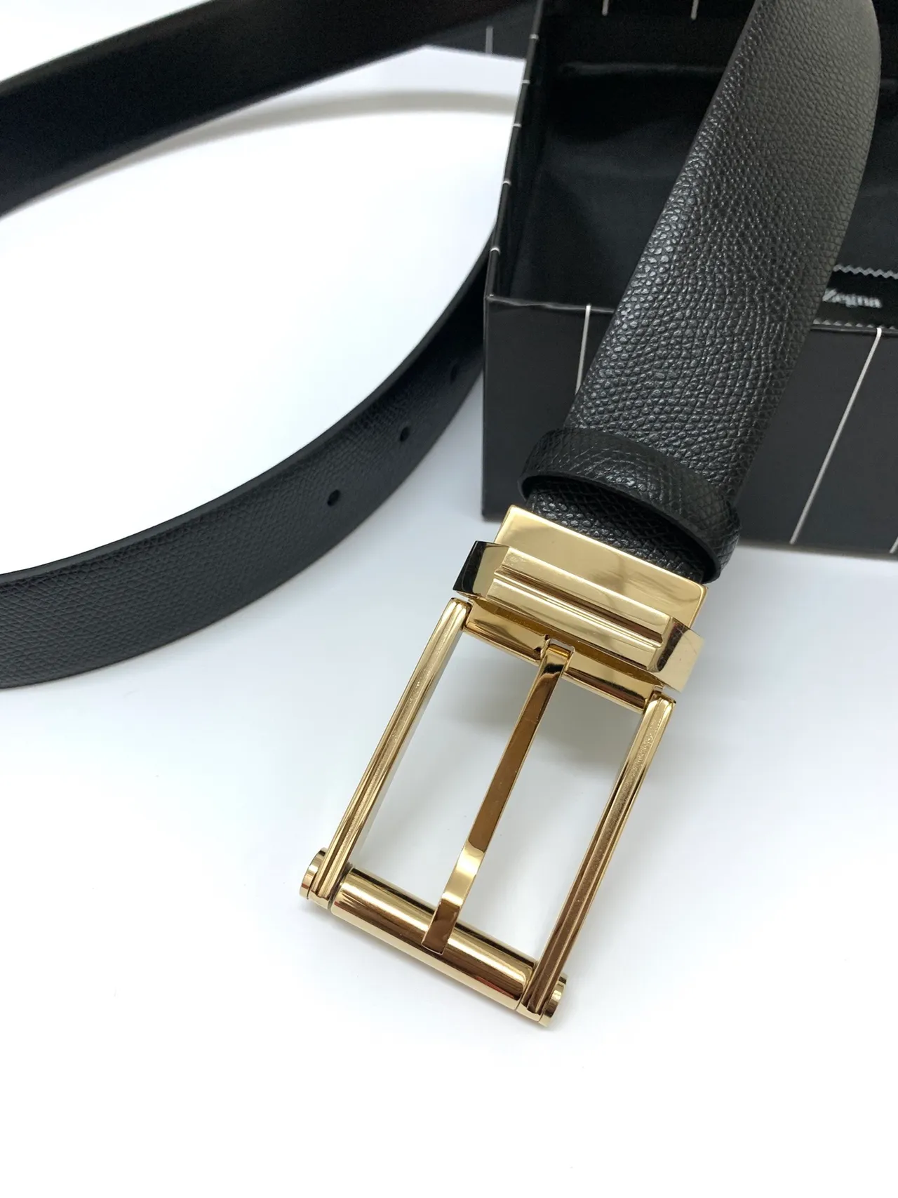 Ermenegildo Zegna Ceinture en cuir noire dorée texturée grainée polie rectangulaire avec boucle 5