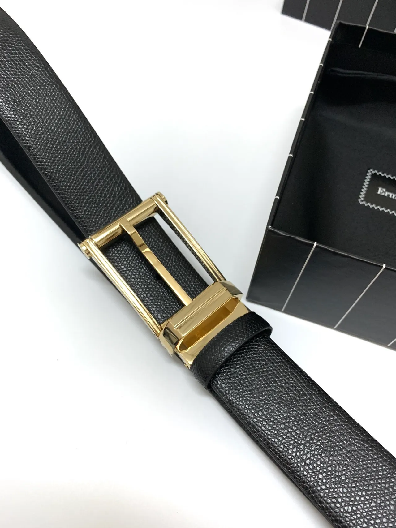 Ermenegildo Zegna Ceinture en cuir noire dorée texturée grainée polie rectangulaire avec boucle 7