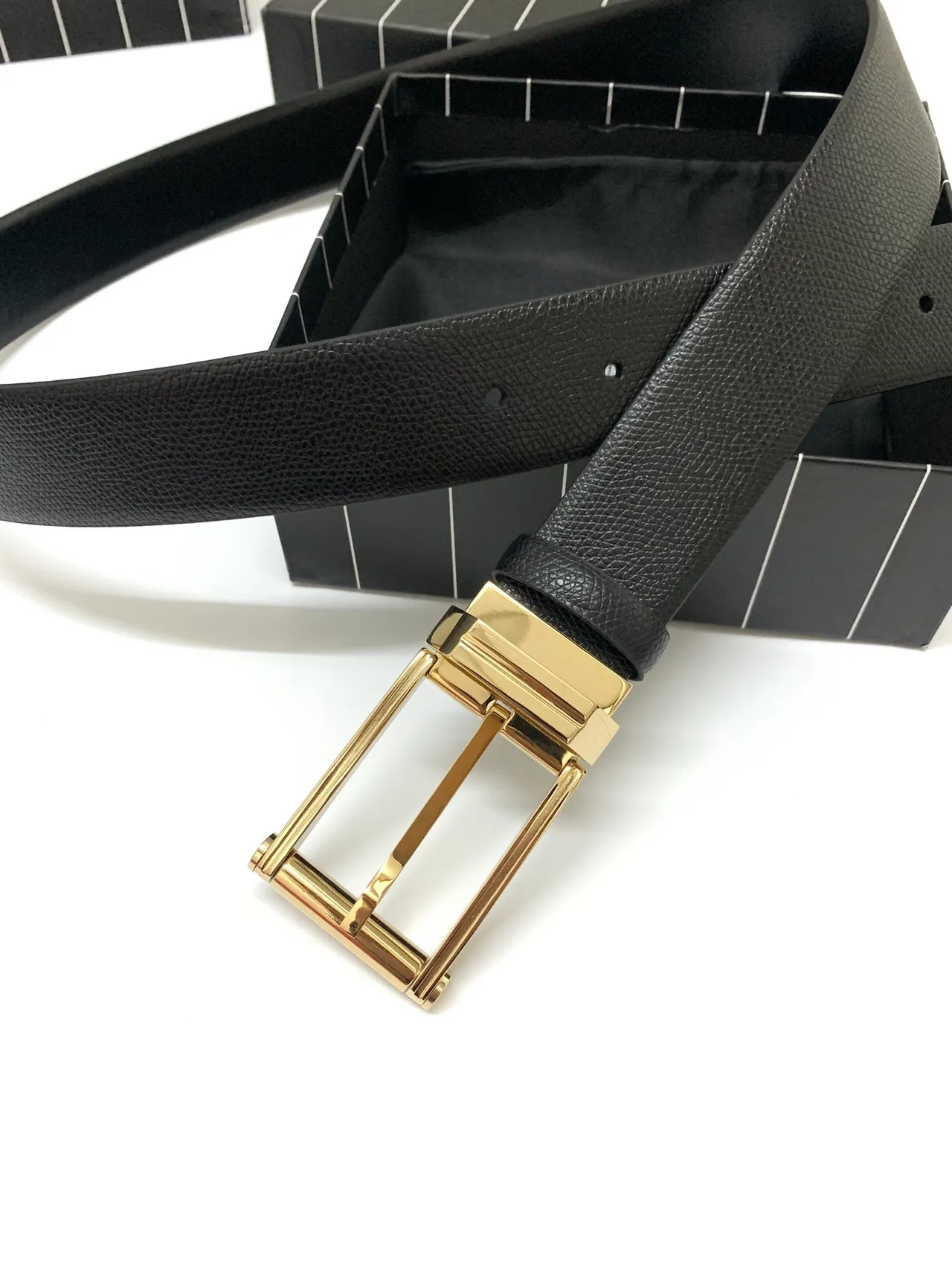 Ermenegildo Zegna Ceinture en cuir noire dorée texturée grainée polie rectangulaire avec boucle 9
