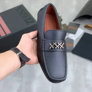 Zegna काला भूरा पेबल्ड लेदर मेटल ट्रिपल-बार स्ट्रैप लोफर