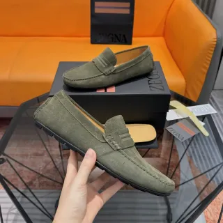 Zegna पुरुषों के ऑलिव ग्रीन स्यूड पेनी लोफर्स