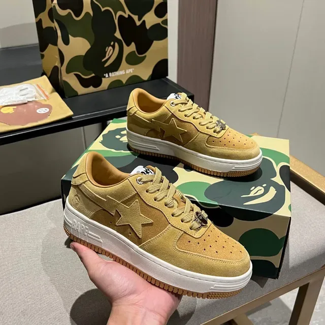A Bathing Ape Tênis lifestyle de camurça amarelo branco com toebox perfurado 5