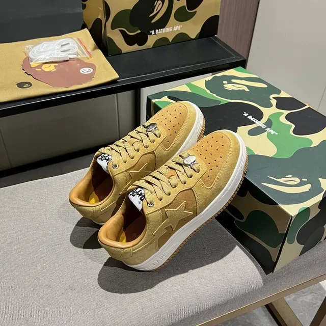 A Bathing Ape Tênis lifestyle de camurça amarelo branco com toebox perfurado 8