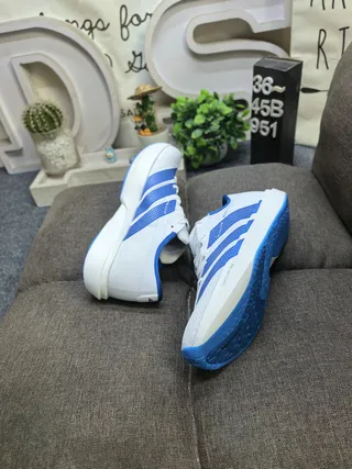 Adidas Adizero Adios 10 Zapatos de correr blancos y azules 6