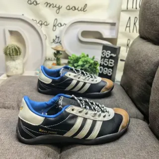 Adidas काले भूरे चमड़े के ऊपरी हिस्से में तीन पट्टियों वाला साइड पैनल लाइफस्टाइल स्नीकर