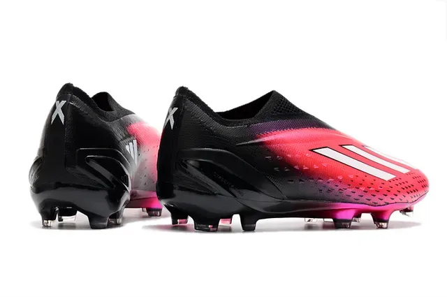 Adidas Black Pink Chaussures de football à talon bas avec upper ajusté à la chaussette en maille dégradée et surface ferme 5