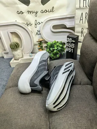 Adidas Chaussures Noires Blanches Semelle Sculptée En Couches Tige En Maille Et Synthétique Lifestyle Sneakers 6