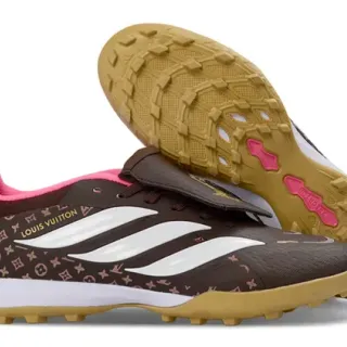Adidas Marrón Rosa Low-Top Impresión Monograma Parte Superior Turf Zapatos Fútbol