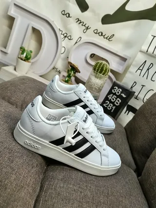 Adidas Campus White and Black Lifestyle Sneakers 9