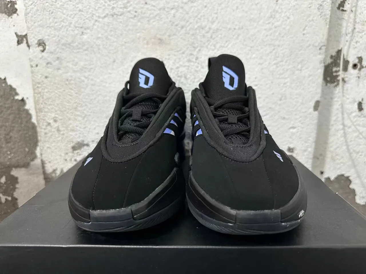 Adidas Dame 9 Black and Electric Blue chaussures de basket-ball 4