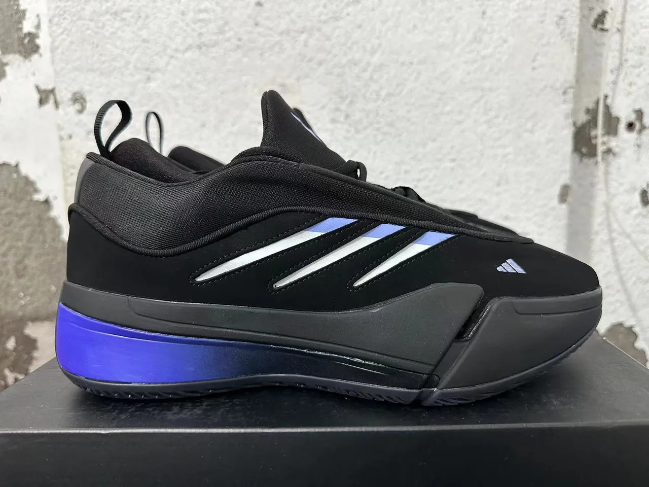 Adidas Dame 9 Black and Electric Blue chaussures de basket-ball 5