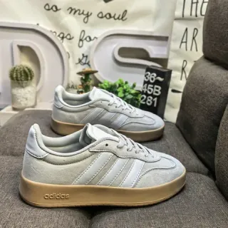 Adidas ग्रे बीज लो-टॉप सूड यूपर लाइफस्टाइल स्नीकर्स