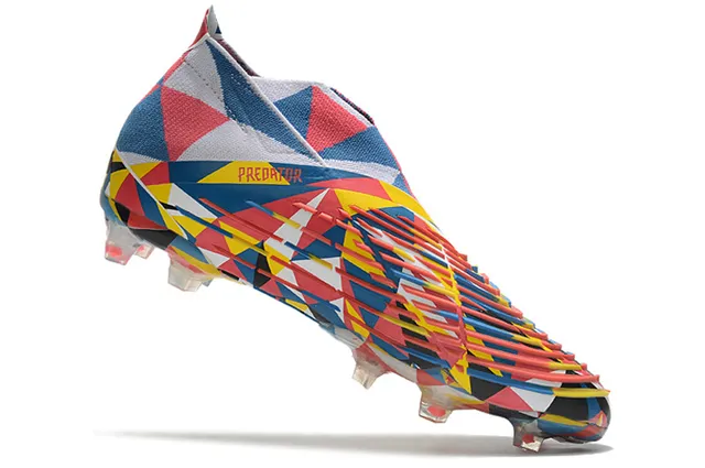 Adidas متعدد الألوان طباعة هندسية بدون أربطة جزء علوي بتصميم جورب أرض صلبة أحذية كرة القدم 3