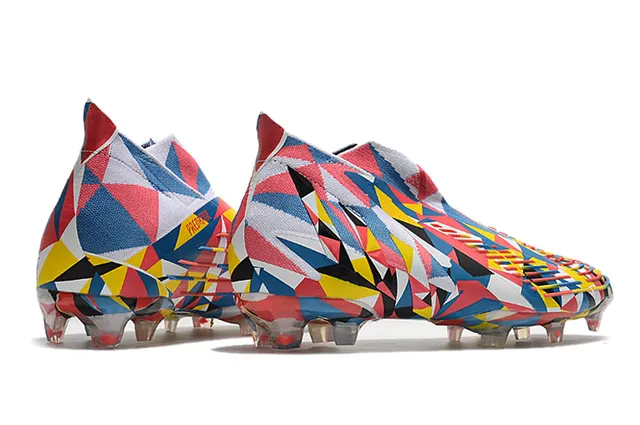 Adidas متعدد الألوان طباعة هندسية بدون أربطة جزء علوي بتصميم جورب أرض صلبة أحذية كرة القدم 7