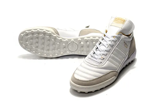 Adidas Mundial Team Branco e Cinza Dourado Gramado Sapatos de Futebol 18