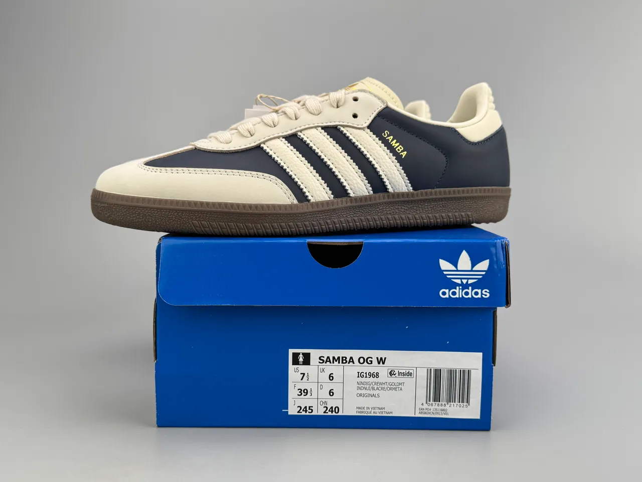 Adidas Navy Beige Low-Top Leather And Suede Upper Lifestyle Sneakers 2