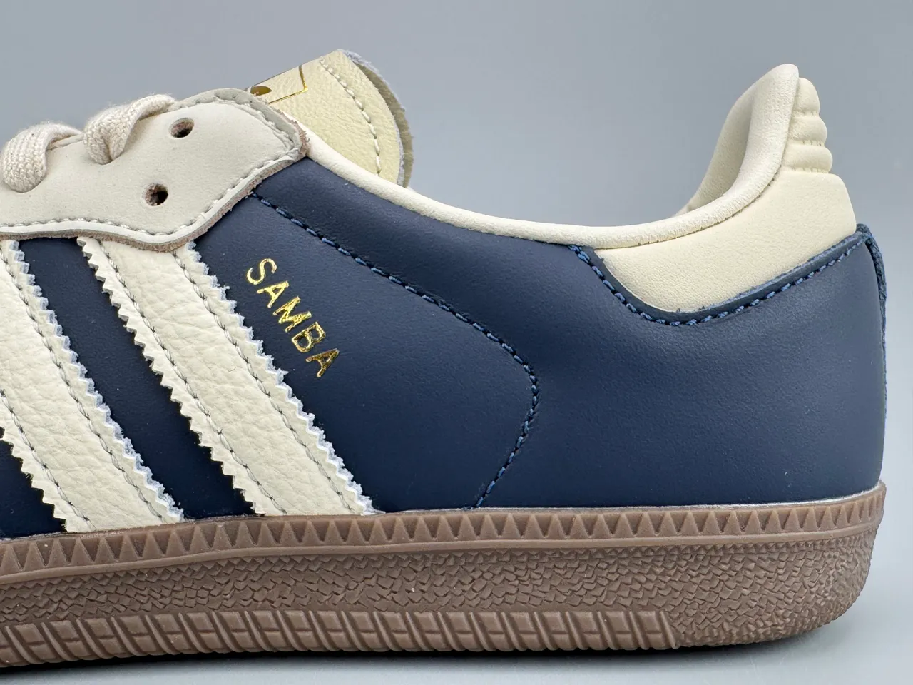 Adidas Navy Beige Low-Top Leather And Suede Upper Lifestyle Sneakers 5